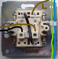 Legrand Roller Shutter Switch Connection: Aligning 4 Shutter Cables with 3 Wall Cables