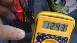 JVC KD-LH70R - Nie działa. Brak reakcji na włożenie wtyczki ISO.