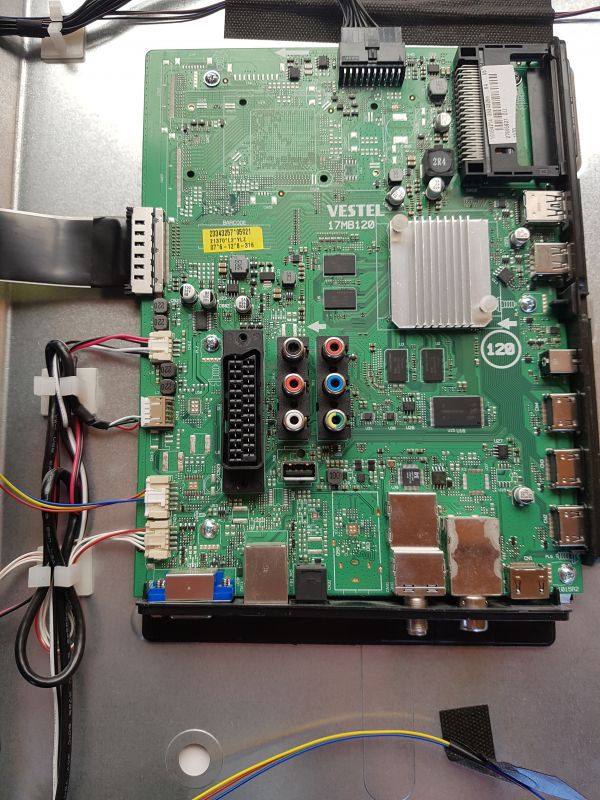 JVC LT-55VU83A - Pasy na ekranie. Nie działa pilot.