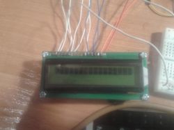 Dlaczego wyświetlają się czarne prostokąty? LCD HD44780 2x16.