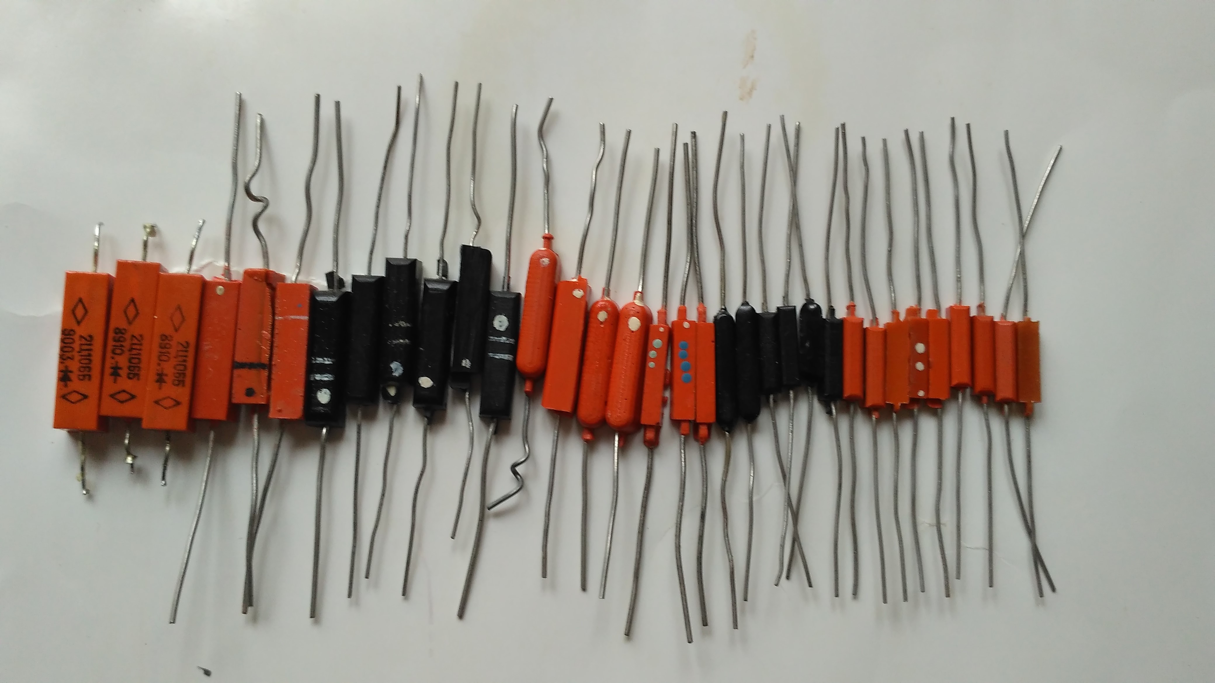 Typ diod i kondensatorów w powielaczach napięcia TV