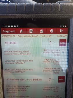 Ekran diagnostyczny pokazujący kody błędów ABS i PCM dla Forda Transita.