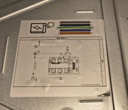 Schemat połączeń elektrycznych płyty indukcyjnej z oznaczeniami przewodów