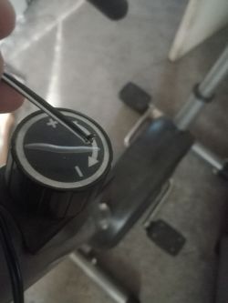 Jak przylutować przewody biały i czarny do licznika rowerka stacjonarnego?