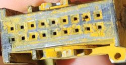 Mercedes W215 Czym wyczyścić nalot z zalanych przewodów elektrycznych?