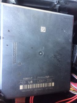 Renault Master III 2.3 dci 2014r - Brak świateł obrysowych