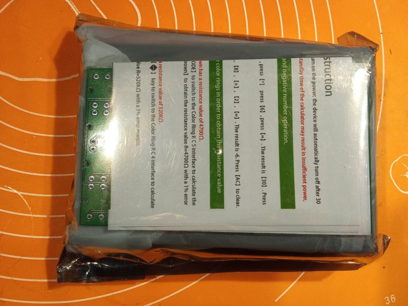 Zestaw do montażu kalkulatora i instrukcja w folii