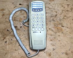 Stary polski telefon analogowy Cyfral C810 - wnętrze, częściowy schemat