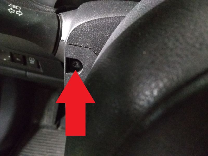 Montaż przednich świateł przeciwmgielnych w Nissanie Micra K13