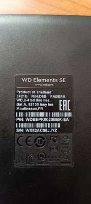 Etykieta dysku zewnętrznego WD Elements SE z informacjami technicznymi.