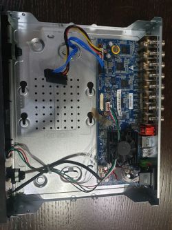 Rejestrator Dahua DHI-HCVR 4116 piszczy i nie wykrywa go laptop/TV