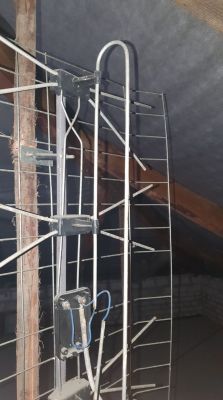 Antena telewizyjna - montaż symetryzatora. Antena telewizyjna - montaż symetryzatora.