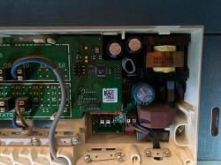 Beschädigtes Netzteil des Uponor C33 Controllers