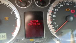 Deska rozdzielcza VW Passat B5 z komunikatem MOTOR - DO DÍLNY!