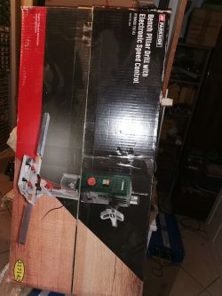 Pudełko wiertarki stołowej Parkside z napisem Bench Pillar Drill with Electronic Speed Control.