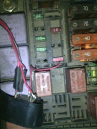 Laguna II - Where can I find + 12V after ignition in the engine compartment (for