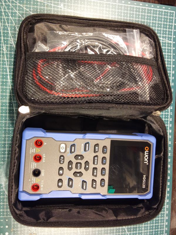 Ręczny oscyloskop OWON HDS210 w etui z akcesoriami i przewodami pomiarowymi