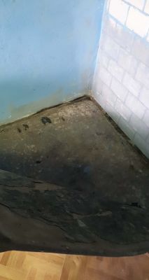 Suterena: krzywa posadzka po gumoleum – czym tanio wykończyć podłogę?