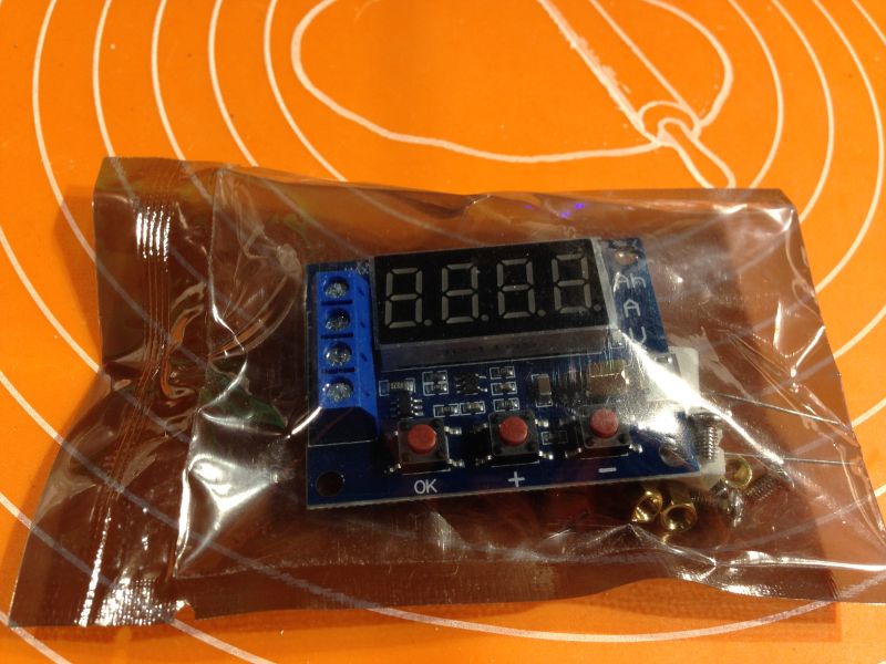 Prosty do bólu tester pojemności akumulatorów Li-Ion za 2 zł. Spostrzeżenia i sposób pomiaru.