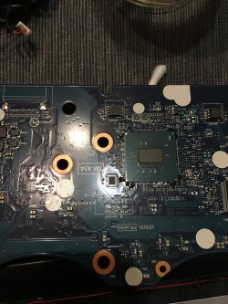 Lenovo Y700-15ISK nie reaguje - czy to wina spięcia podczas burzy?