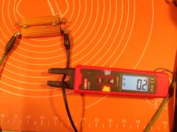 UNI-T UT256 Amperomierz widełkowy - krótki opis, wnętrze, zastosowanie.