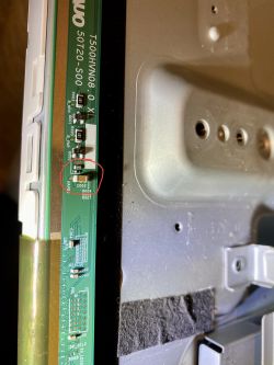 Sony KDL-50W829B - Brak obrazu, podświetlenie i głos działają, problem z prawą taśmą T-con