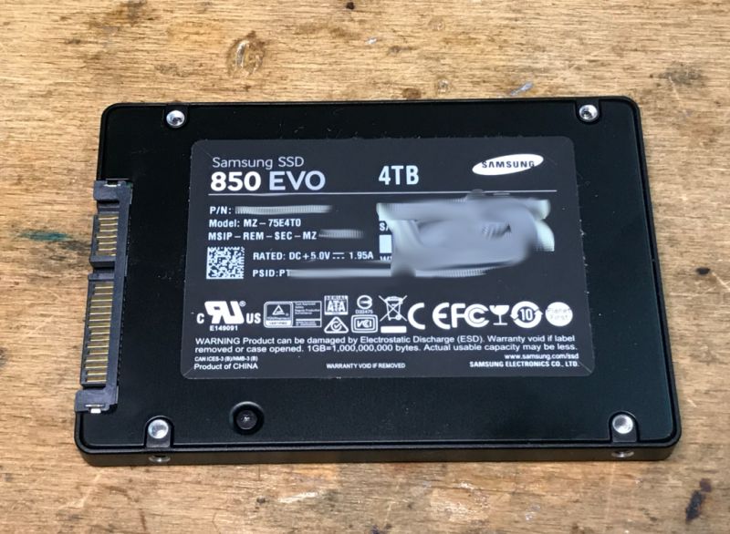 Samsung 850 EVO 4TB SSD Samsung 850 EVO 4TB SSD lying on a wooden surface.
