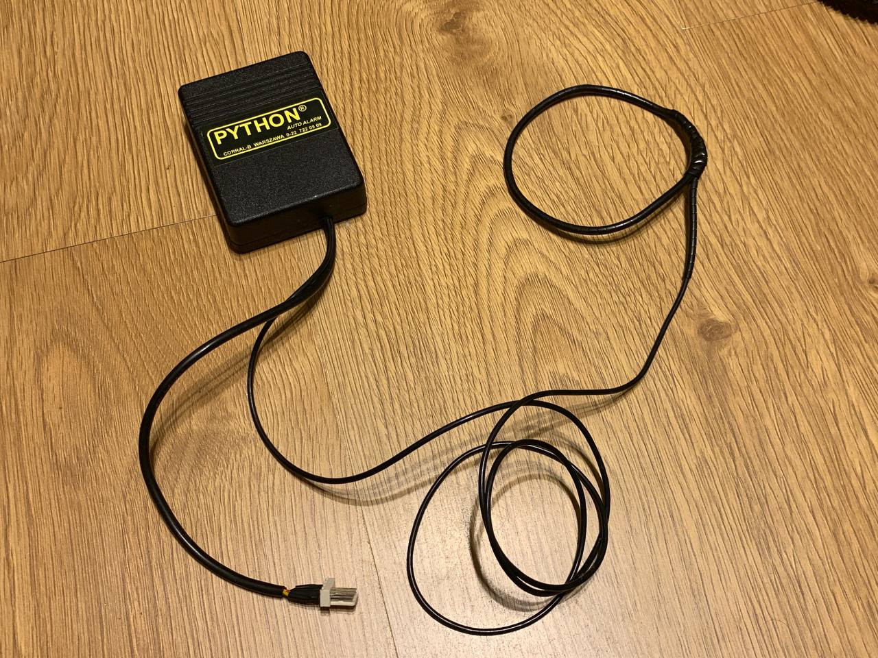 Identyfikacja modelu autoalarmu Python z grudnia 1998 roku - brak oznaczeń