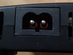 Jakie oznaczenie ma gniazdo DC 10/16mm w konwerterze 12 na 240V?