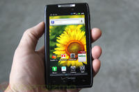 Motorola DROID RAZR - wydajność, gry, bateria, budowa. Obejrzyj wideo Motorola DROID RAZR - wydajność, gry, bateria, budowa. Obejrzyj wideo