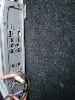 Jak poprawnie podłączyć wzmacniacz Renegade V8 1600W do BMW E46?