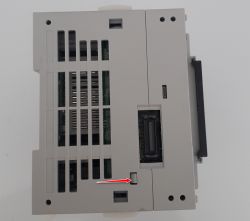 Wnętrze sterownika PLC MELSCEC iQ-F FX5U Wnętrze sterownika PLC MELSCEC iQ-F FX5U