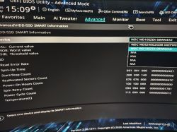 Ekran UEFI BIOS z informacjami SMART dla dwóch dysków: WDC i WDS240G2G0B