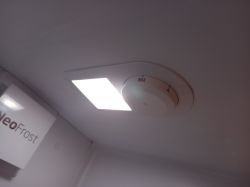 Beko CNA295K20XP Neo - Jak ściągnąć obudowę do wymiany termostatu lodówki?