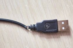 Czy dałoby się jakoś skleić pęknięty kabel?