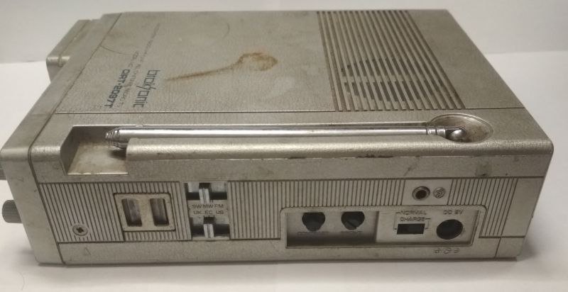 Mini telewizor Broksonic CIRT-2097T z radiem i teleskopową anteną