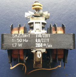 Transformator SAZ-5 tr1 z wartościami napięcia i mocy