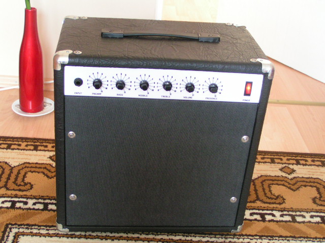 Wzmacniacz gitarowy Atomic16
