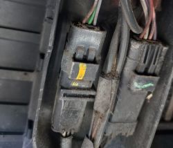 Citroen C5 X7 2.0pb 2008 - Wentylator chłodnicy nie działa po wymianie