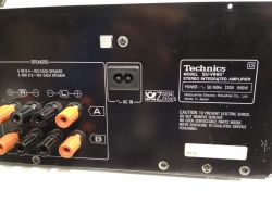 Wnętrze wzmacniacza Technics SU-V660 Wnętrze wzmacniacza Technics SU-V660