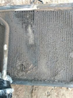 Klima w koparce Caterpillar - włącza się na kilka sekund i wyłącza.
