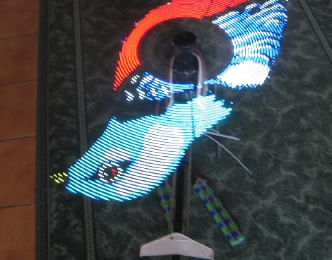 Helikopter z wyświetlaczem widmowym RGB LED