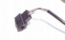 Ile pinów ma lusterko lewe elektryczne podgrzewane w Golfie 4 1.6 SR?