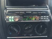 Jak ustawić godzinę w radiu Alpine? Szukam instrukcji obsługi.