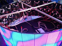 Megascroller - wiszący wyświetlacz z Mario