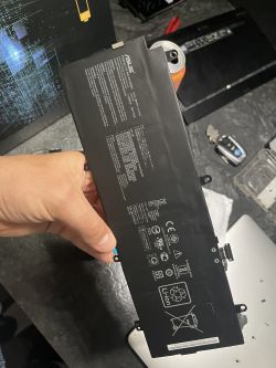 Bateria laptopa Asus Zephyrus S GX531GW nie ładuje się