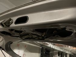 Toyota Yaris I - Wymiana/podłączenie zamka klapy bagażnika