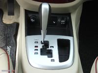 Symbole na automatycznej skrzyni biegów Hyundai Santa Fe II - funkcje + i -