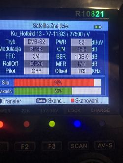 Ekran miernika satelitarnego pokazujący parametry sygnału DVB-S2 dla Hotbird 13