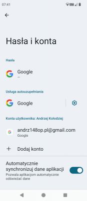 Ekran ustawień telefonu z informacjami o konto Google.